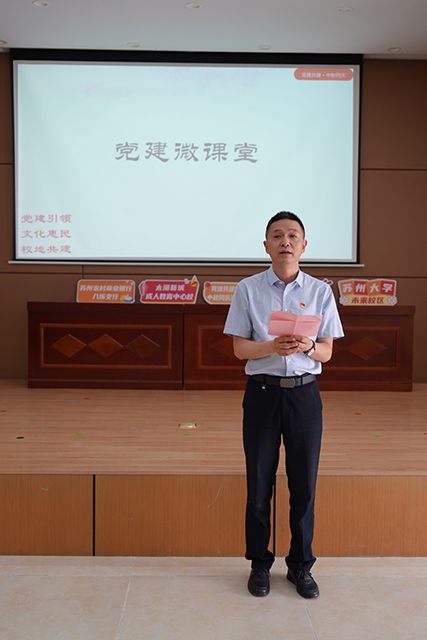 易校讲课.JPG